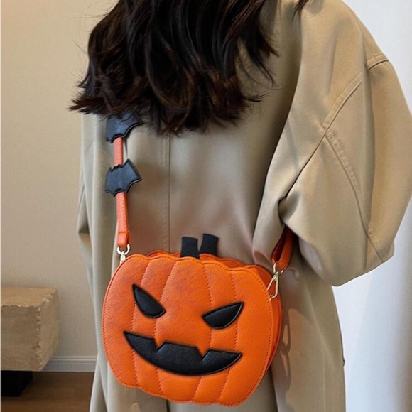 Funky Halloween Pumpkin Carved Jack-o-lantern scary spooky orange purse NWOT
